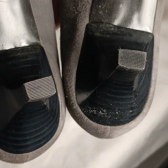 Bandolino Gray Leather Suede Kitten Heel Pumps - Picture 6 of 8